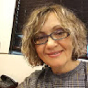 Meet your Posher, Larissa